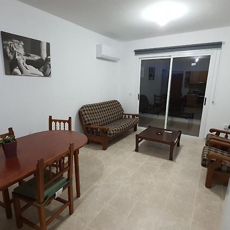 Lovely Apartment At The City Center Of Paphos Esterno foto