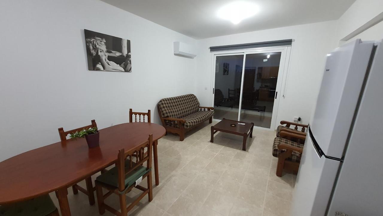 Lovely Apartment At The City Center Of Paphos Esterno foto